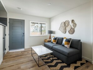 TV - Oceanview Queen Suite Steps from the Sand (304) (Oceanside)
