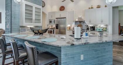 Peaceful Paradise Villa located minutes to fifth Avenue Shoppes and beaches