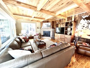 Smart TV, fireplace, books, video library - New! Luxury Lakefront Lodge - Pier, Beach, Boats, Hot Tub, Fire pits, Fireplaces (Redgranite)