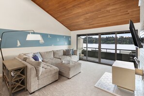 Smart TV, computer monitors - 3BR 3BA Condo - Steps away from Beach, Pool and Dining! (Port Ludlow)