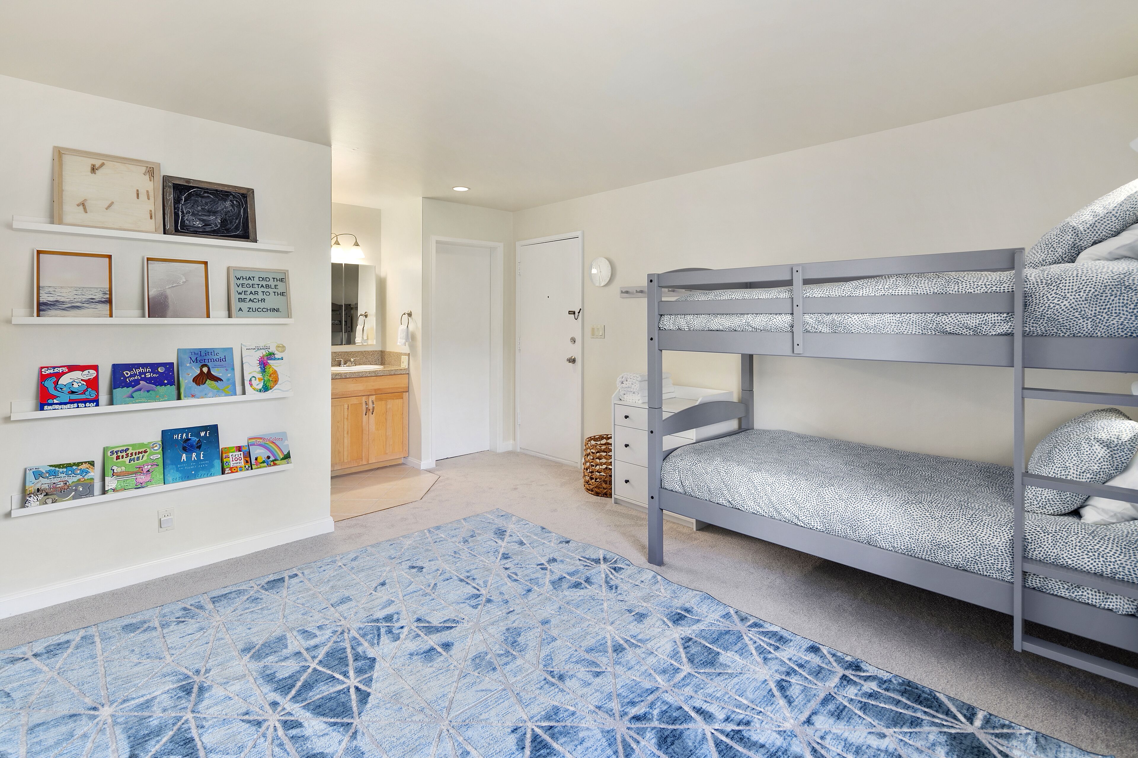 3 bedrooms, desk, iron/ironing board, travel cot