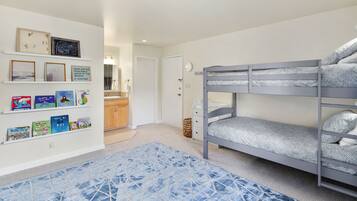 3 bedrooms, desk, iron/ironing board, travel cot