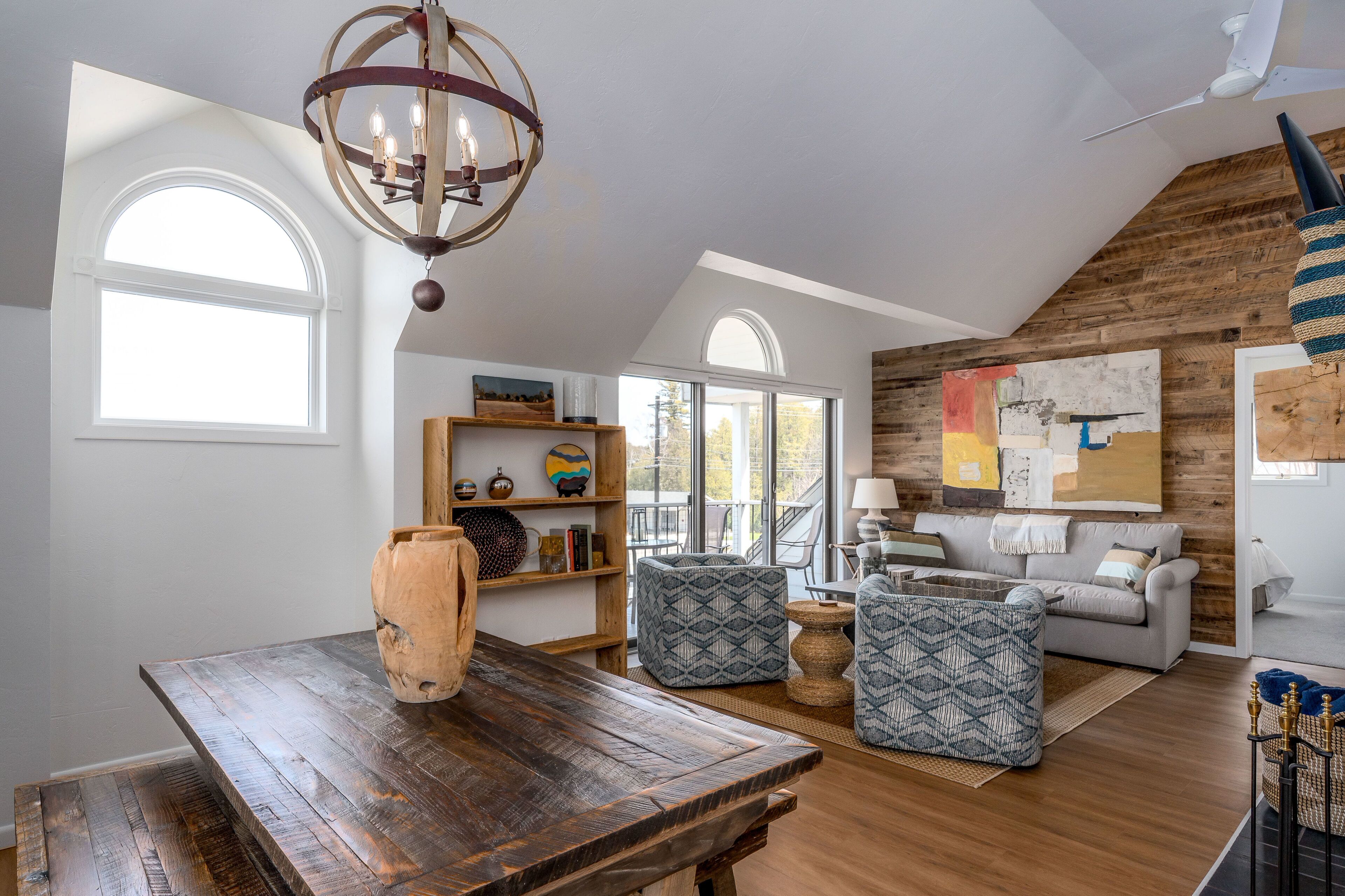 Smart TV, fireplace, offices