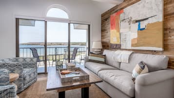 TV connectée, cheminée, espaces bureaux