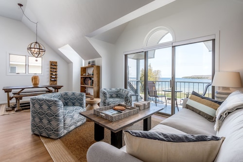 Fish Creek Beach House, Grandview Condo: Entire Top Floor - 4 Bed, 2 Bath