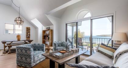 Fish Creek Beach House, Grandview Condo: Entire Top Floor - 4 Bed, 2 Bath