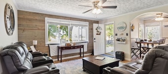 Cozy Farmhouse near Mammoth Cave on 45+ acre animal farm