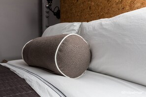 Signature Studio Suite | Premium bedding, down comforters, pillowtop beds, free minibar