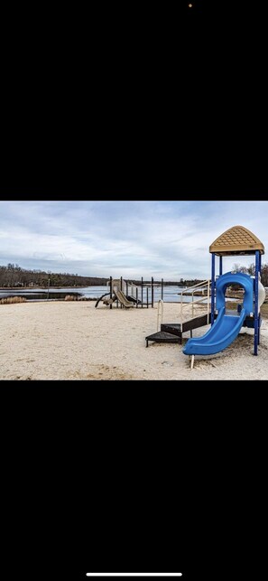 Children’s area - Heavenly Hideaway for the entire family - Entire residential home near poconos! (Albrightsville)