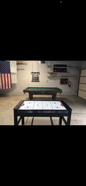 Games room - Heavenly Hideaway for the entire family - Entire residential home near poconos! (Albrightsville)