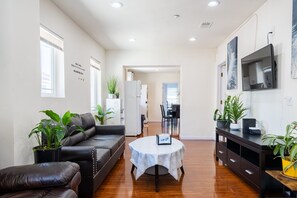 Smart TV - 7 Bedrooms *May House* Gated Close to Chinatown (Monterey Park)