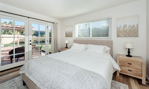 3 Schlafzimmer, Schreibtisch, Bügeleisen/Bügelbrett, Reisekinderbett