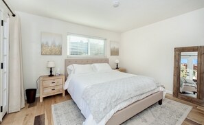 3 Schlafzimmer, Schreibtisch, Bügeleisen/Bügelbrett, Reisekinderbett