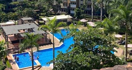 Luxury Condo 5 mins walk to the Beach!!