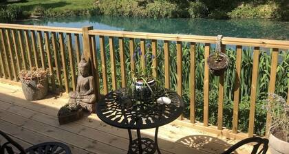 Cosy Nature Retreat with Waterviews