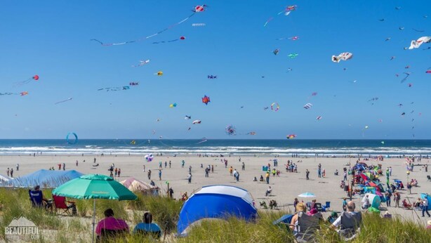 A beach with tents and people. - Long Beach WA  Oceanfront 4th of July week (Long Beach)