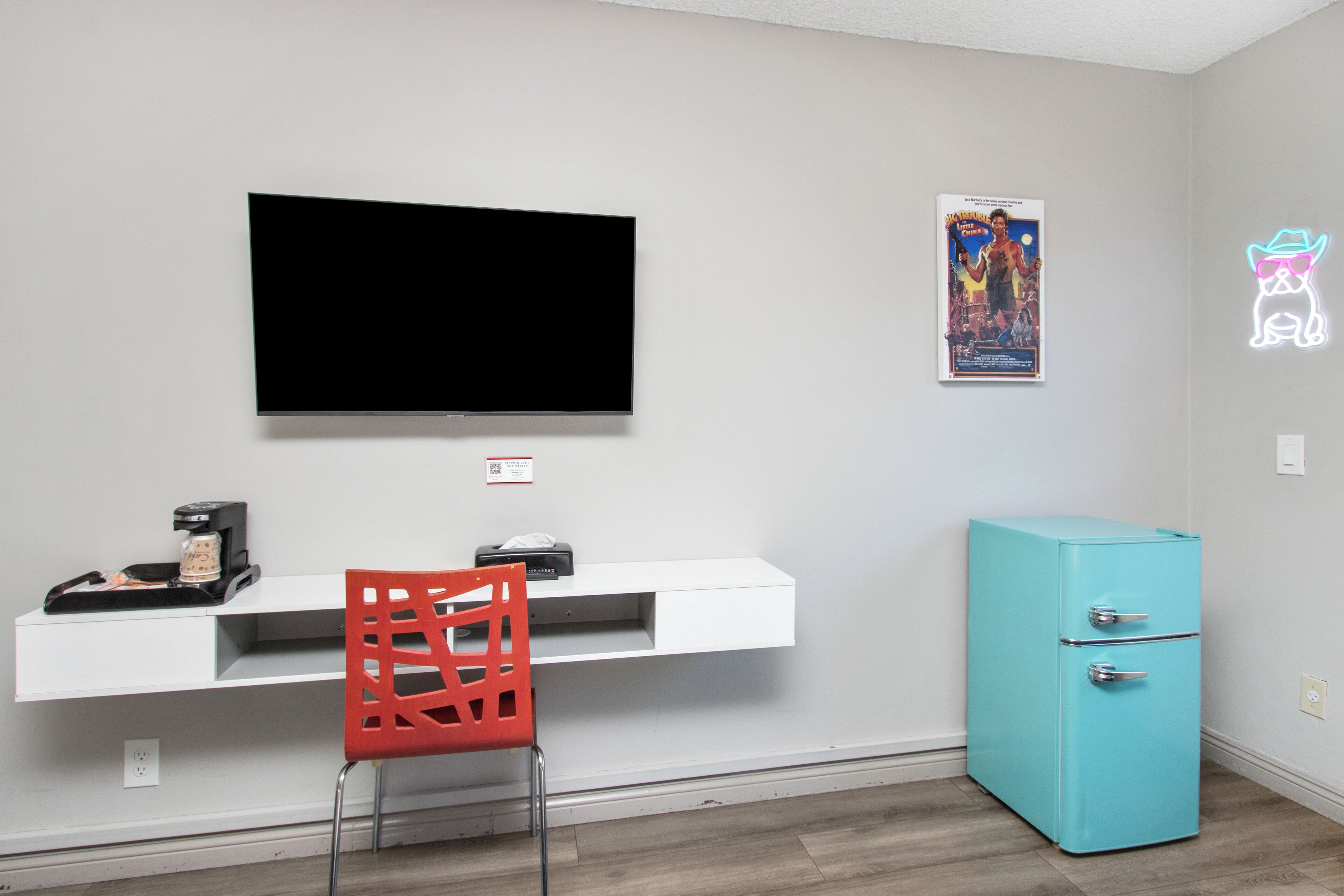 32-inch flat-screen TV with cable channels, TV