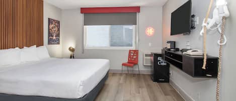 Basic Room, 1 King Bed | Desk, laptop workspace, blackout drapes, iron/ironing board