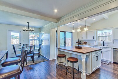 Monterey Bay Home Near Pebble Beach & Carmel with Putting Green & AC 3Bed 2 Bath