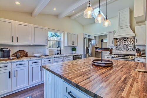 Monterey Bay Home Near Pebble Beach & Carmel with Putting Green & AC 3Bed 2 Bath