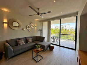 TV, offices - Playa del Carmen Apartment: Rooftop Pool & Beach! (Solidaridad)