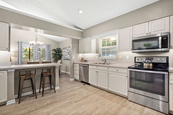 Frigorífic, microones, forn i placa de cuina