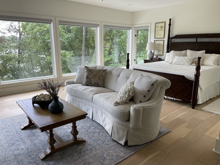 Beautiful Lake House With Pool, Dock With Party Deck, Video Games, Pool Table - Gainesville, GA