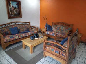 Books - CUTE, CLEAN, AND COZY HOUSE (Hidalgo del Parral)