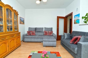 TV - Villa with outdoor pool and sun terrace (Vodnjan)