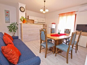 TV - Villa with outdoor pool and sun terrace (Vodnjan)