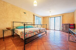 Quarto superior, 1 cama King | Wi-Fi de cortesia