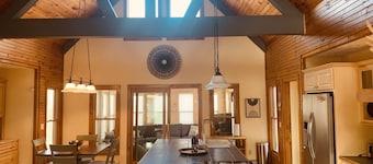 ✶Appalachian Mt Cabin, Mt Views, 3BR 3BA, Fiber Wifi, Family, Hiking, Waterfalls