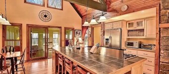 ✶Appalachian Mt Cabin, Mt Views, 3BR 3BA, Fiber Wifi, Family, Hiking, Waterfalls