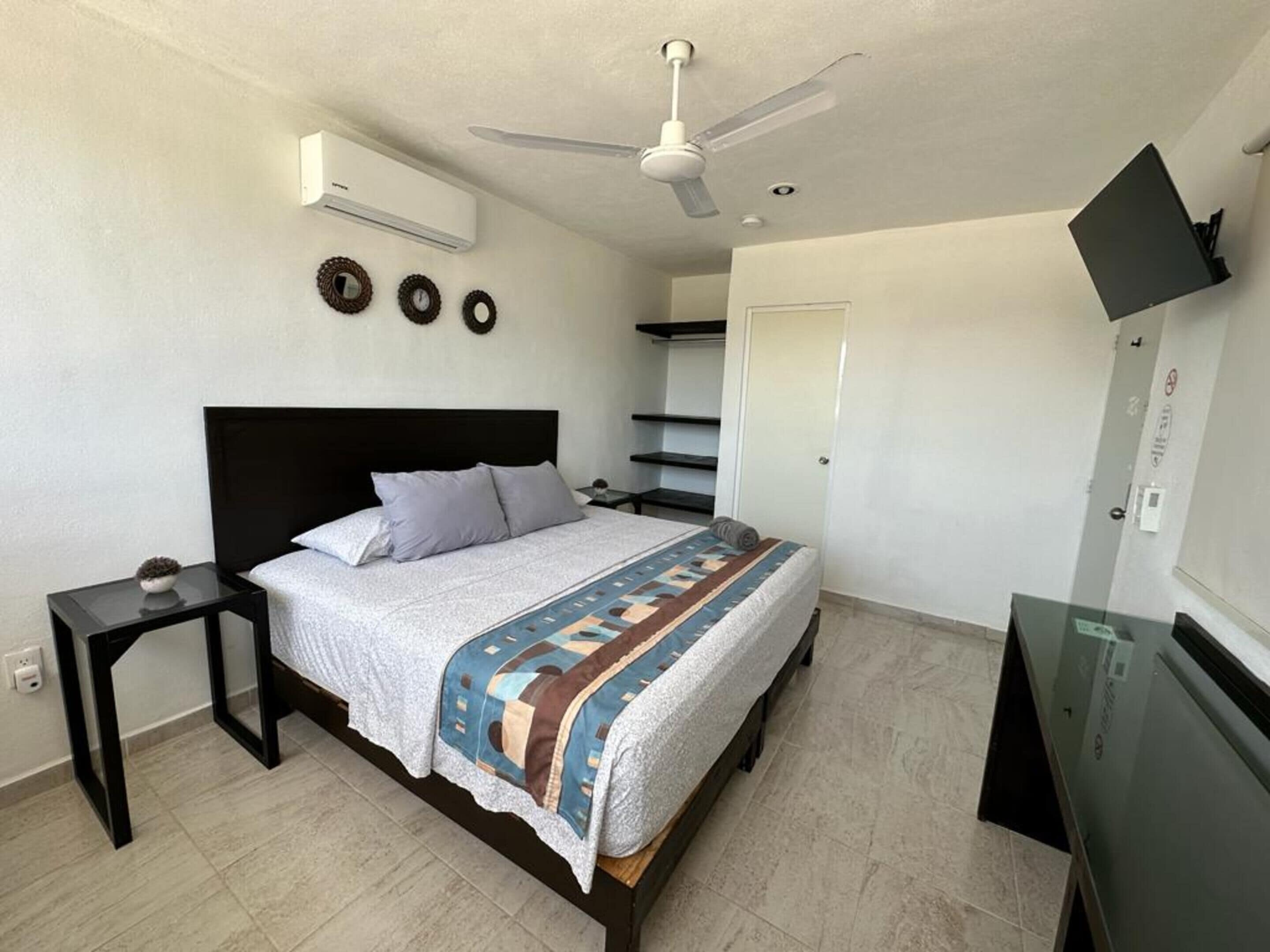 Habitación king size con balcón | Edredón, camas Select Comfort y wifi gratis 