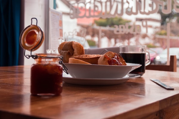 Breakfast, lunch and dinner served