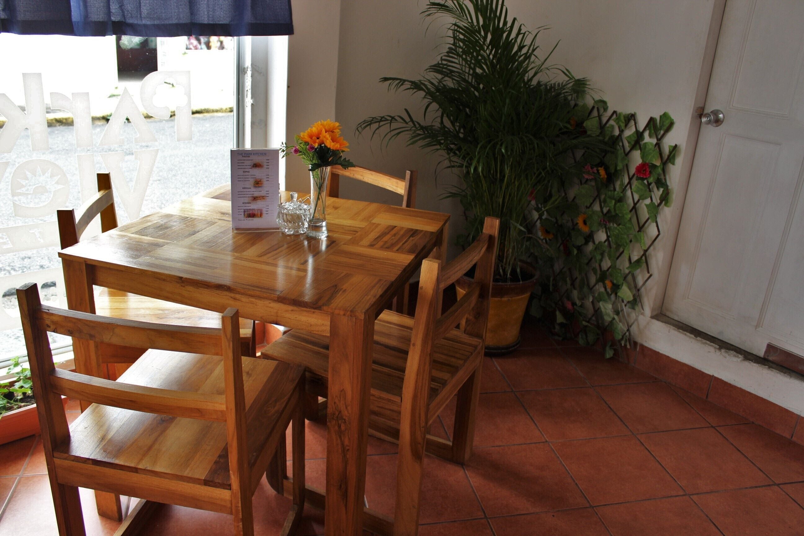 breakfast, lunch and dinner served