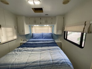 1 bedroom, WiFi, bed sheets - Cozy Clean Comfy (Hurricane)
