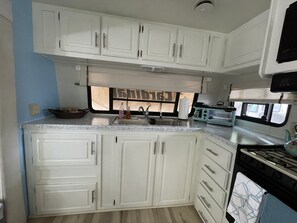 Fridge, microwave, oven, stovetop - Cozy Clean Comfy (Hurricane)