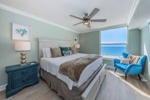 2 bedrooms, in-room safe, iron/ironing board, free WiFi - Beach Front Madeira Beach (Madeira Beach)