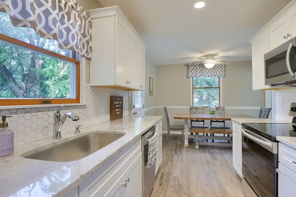 Refrigerador, microondas, placa de cocina, lavavajillas