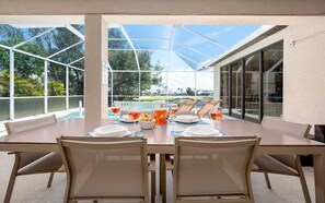 Dining - Surfside - Bikes and weight bench (Cape Coral)