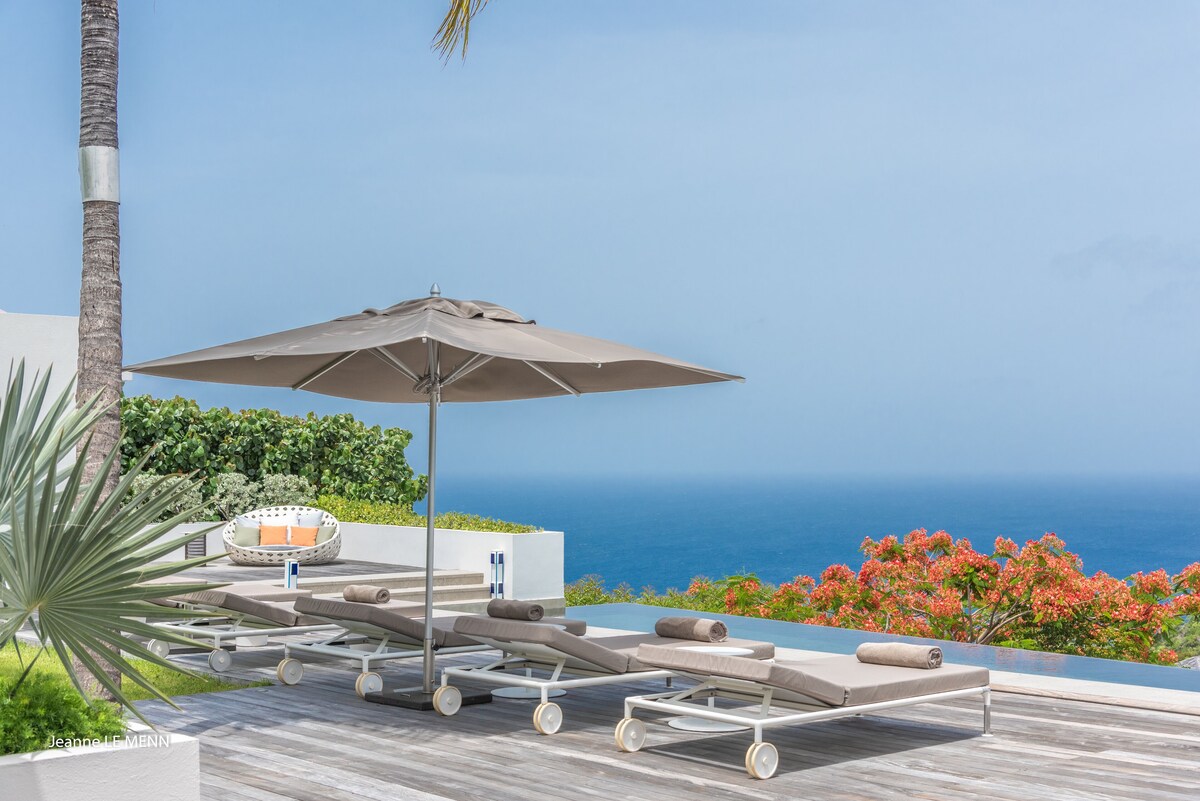 Overlook of Gouverneur, St. Barth with turquoise waters and green hills