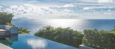 Et oppvarmet basseng