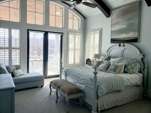 4 عدّة غرف نوم ومكتب وواي فاي مجانًا و�ملاءات أسرّة