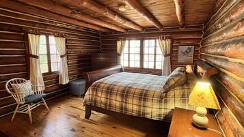 4 bedrooms, desk, iron/ironing board, free WiFi