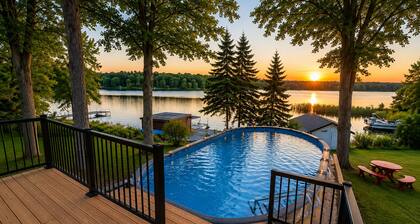 Luxury Waterfront Cottage with Swimming Pool, Hot Tub, Kayaks, Pedal Boat & Dock