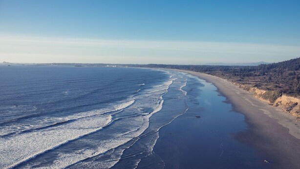 A coastal beach with a clear sky and calm sea. - Surfside 62 - Steps to the Ocean (Crescent City)