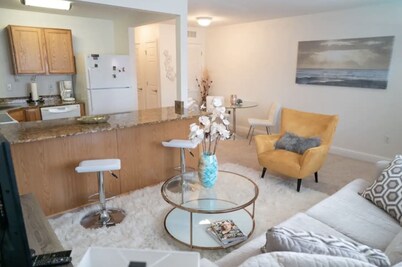 Walk to Beach! King Size Condo!