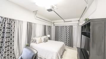 4 bedrooms, iron/ironing board, free WiFi, bed sheets