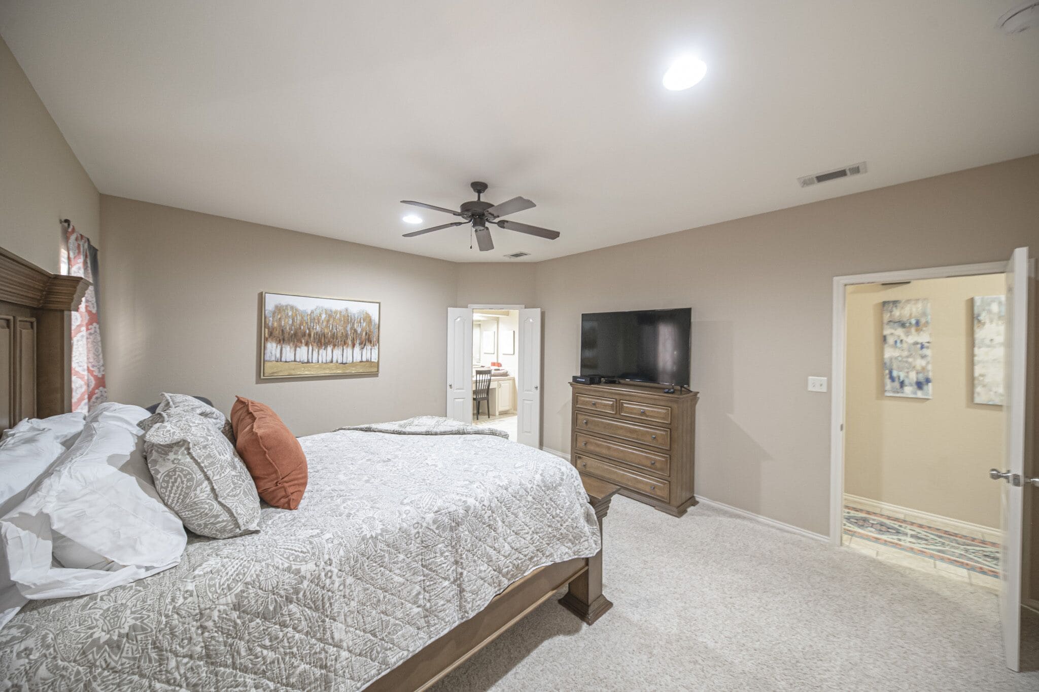 4 bedrooms, iron/ironing board, free WiFi, bed sheets